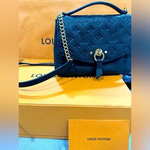Louis Vuitton Blanche leather crossbody bag
Excellent condition